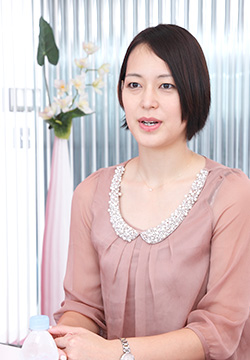 インタビューを受ける大山さん