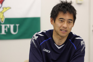 インタビューを受ける川口能活選手