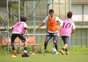 練習を行う安英学選手