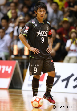 練習を行う安英学選手