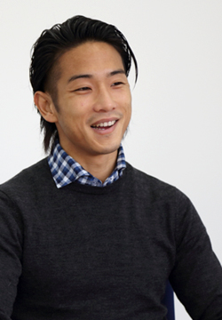 インタビューを受ける山口 慶さん