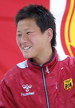インタビューを受ける海堀選手