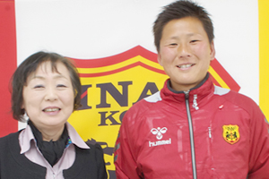 インタビューを受ける海堀選手
