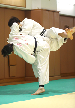 練習に励む片桐夏海選手