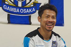 インタビューを受ける明神選手