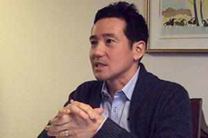 インタビューを受ける中村 豊さん
