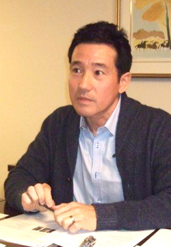 インタビューを受ける中村 豊さん