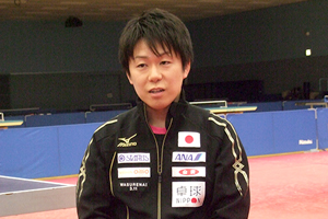 インタビューを受ける田中さん