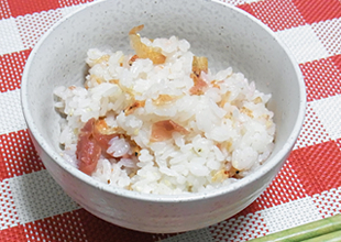 梅と桜えびのまぜごはん