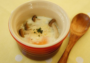 卵ときのこのチーズココット