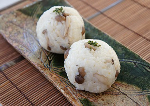 しめじの味噌バターむすび