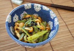 なめこと青ねぎの塩昆布炒め
