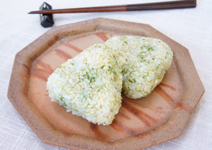 玄米ご飯の香ばし生姜むすび