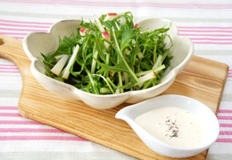 水菜とりんごのヨーグルトドレッシング