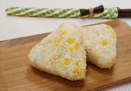 しらすとたくあんのおにぎり