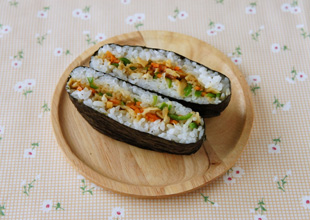 切干大根と彩野菜のおにぎらず