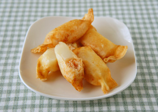 お餅と明太子の揚げ春巻き