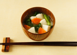 緑黄色野菜とはんぺんのお味噌汁
