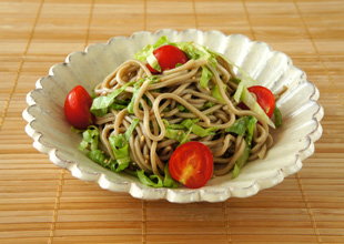 野菜たっぷりサラダそば